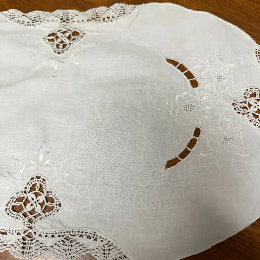 Vintage Centerpiece Doily / Tablecloth 11.5